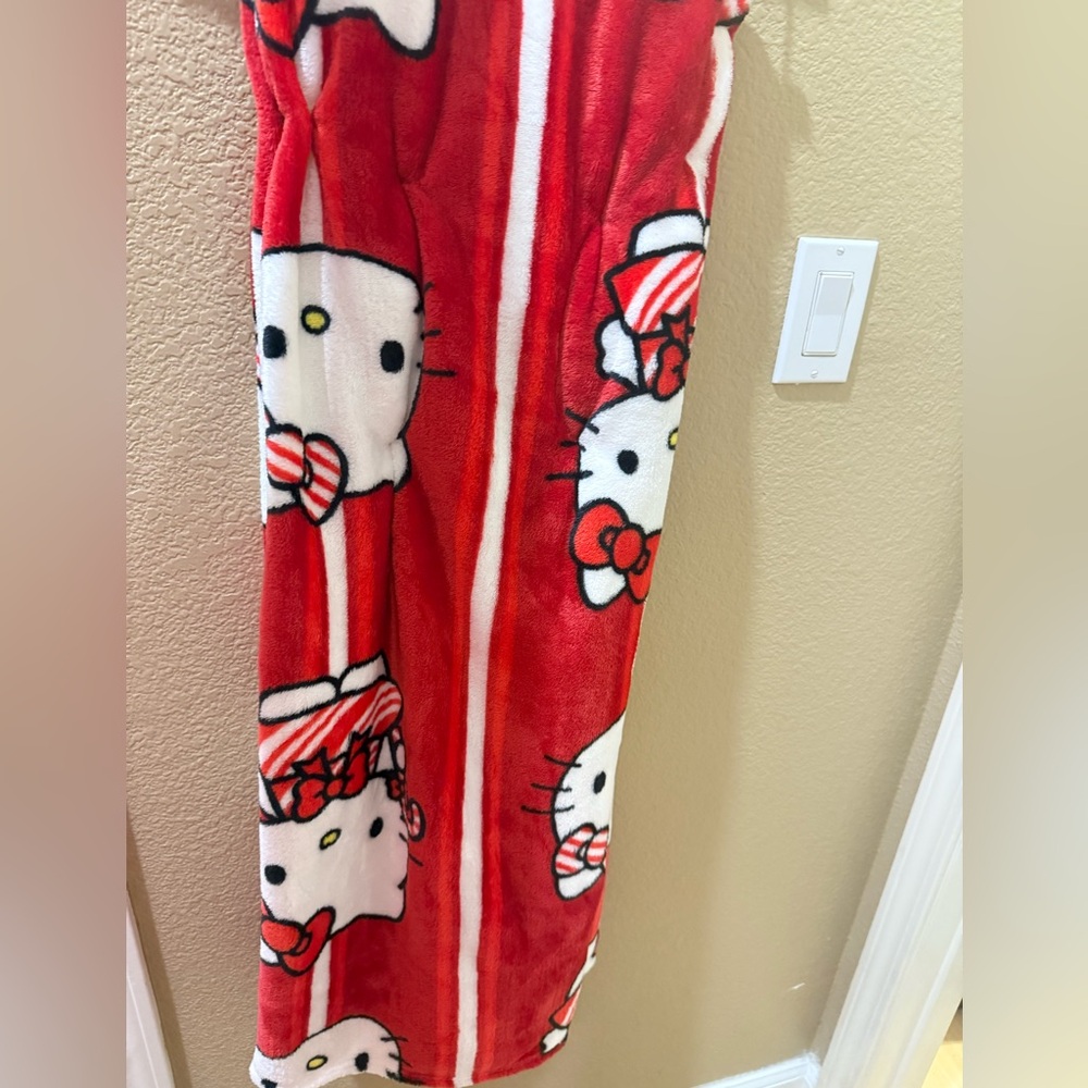 Plush throw hello kitty